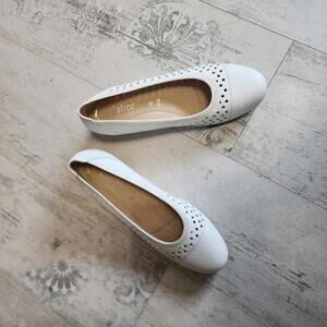 Beautiful Dancin women's ballet shoes are hand made in Portugal by Gabor 6.5